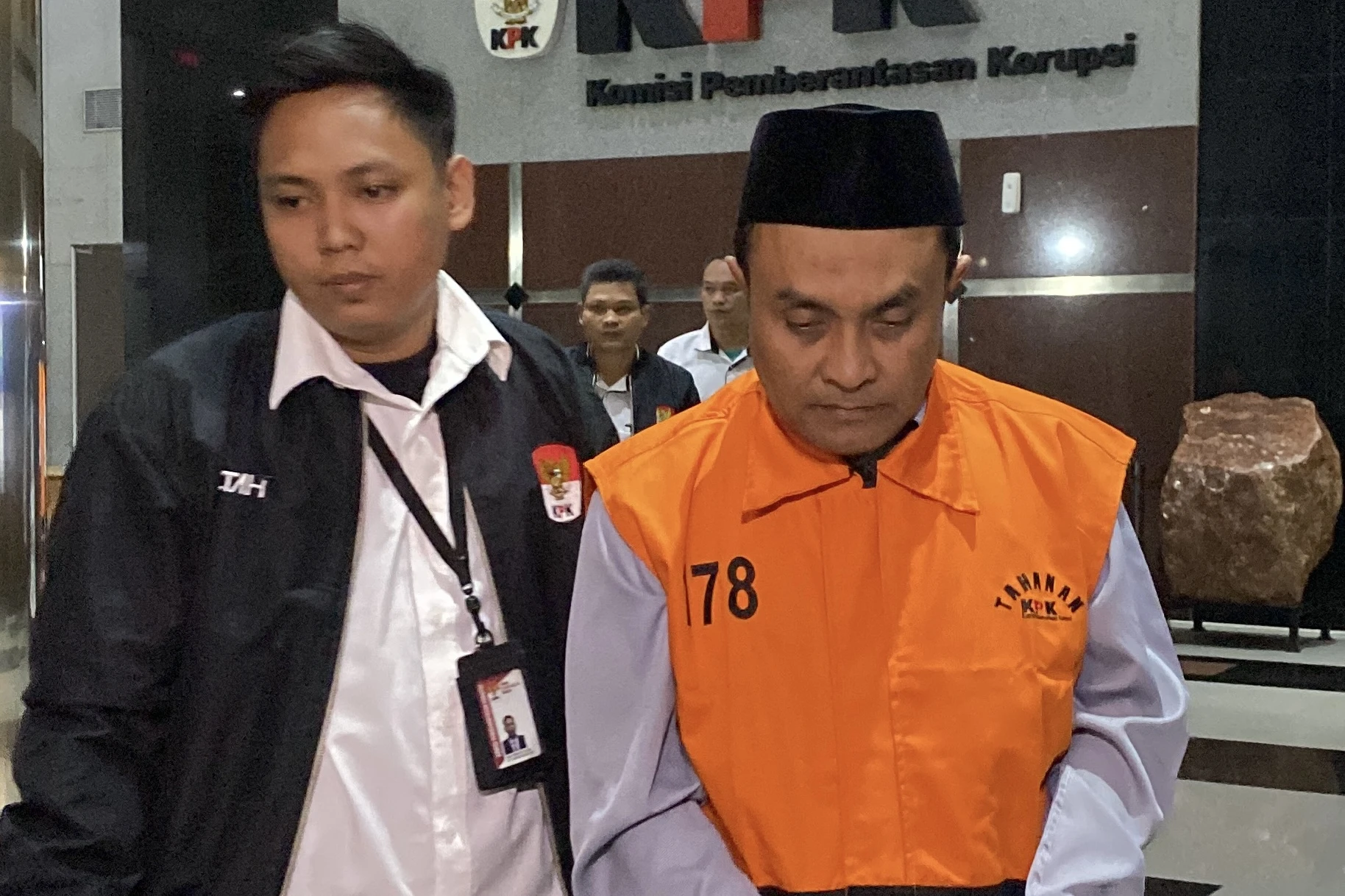 Ditanya Soal Ancaman Anwar Sadad, Tersangka Dana Hibah Jatim Achmad Yahya Pilih Bungkam