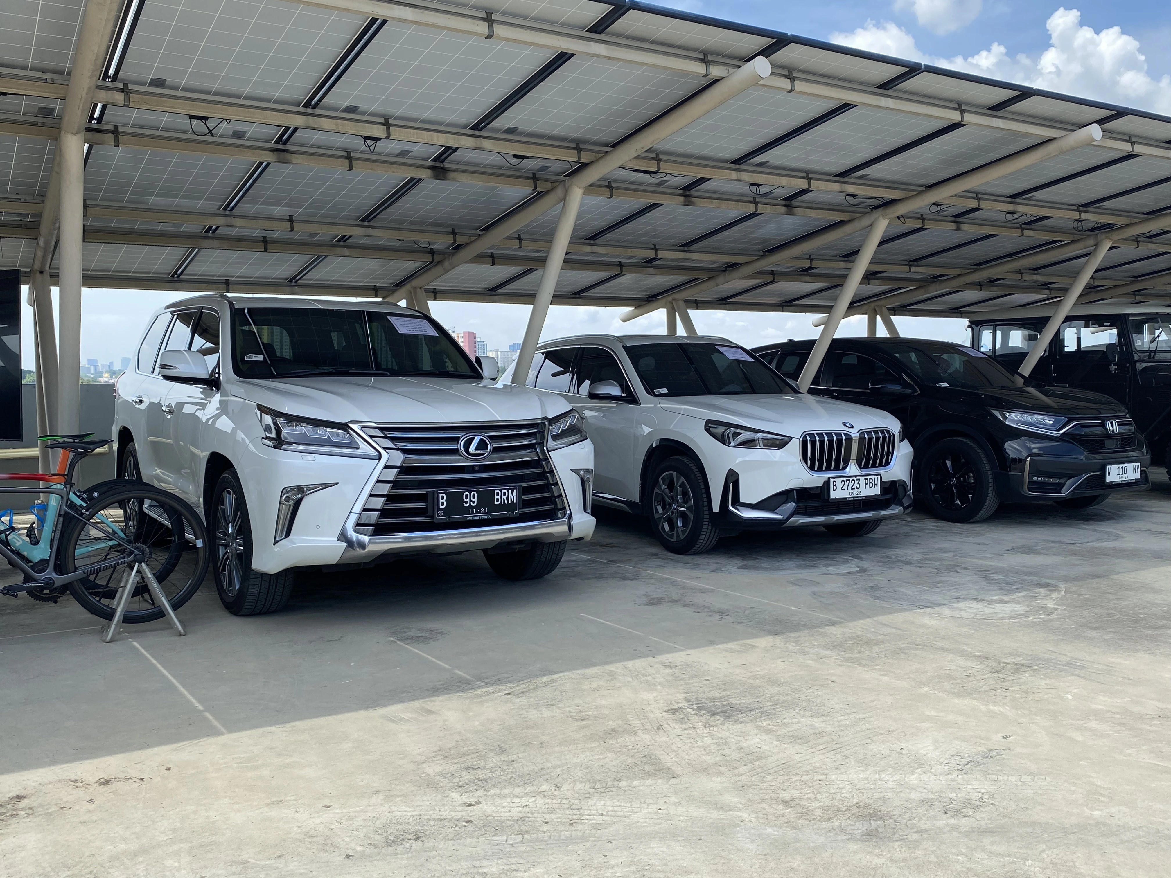 KPK Lelang Ratusan Barang Milik Koruptor, Termahal Lexus dan Pabrik di Bogor