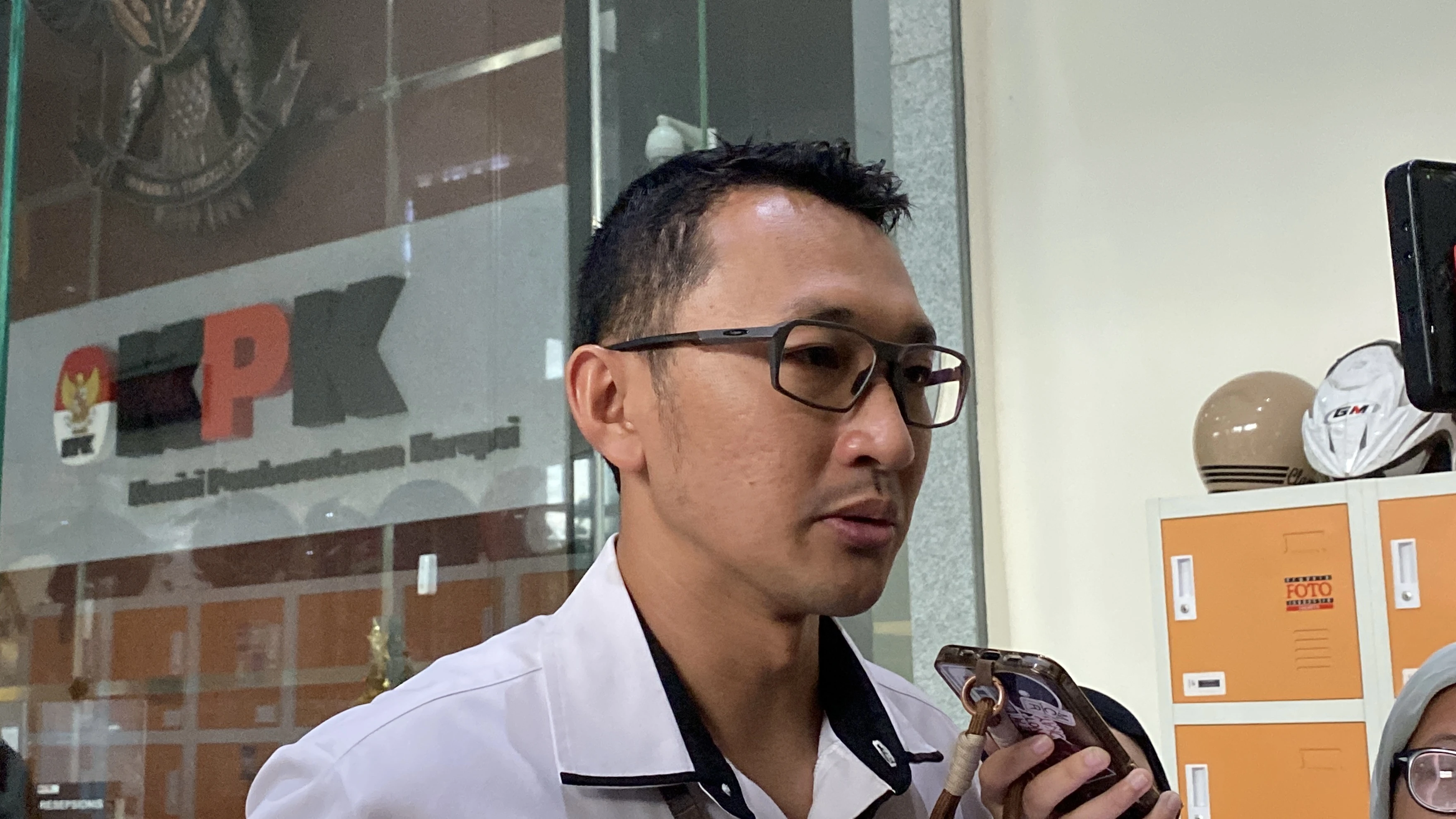 KPK Geledah Rumah Dinas Plt Gubernur Riau, Amankan Rupiah dan Dolar Singapura