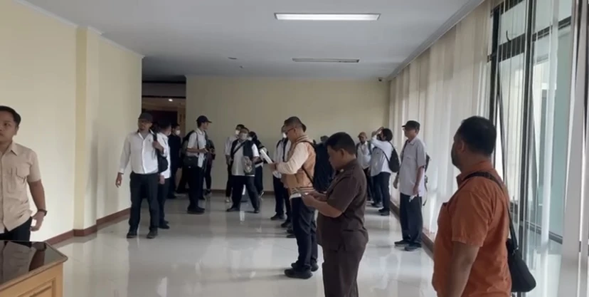 KPK Duga Ada yang Beri Perintah Hapus Pesan saat OTT Bupati Bekasi