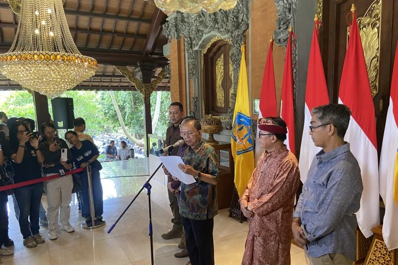 Koster Ancam Lelang Pembongkaran Lift Kaca Kelingking Jika Investor Bandel