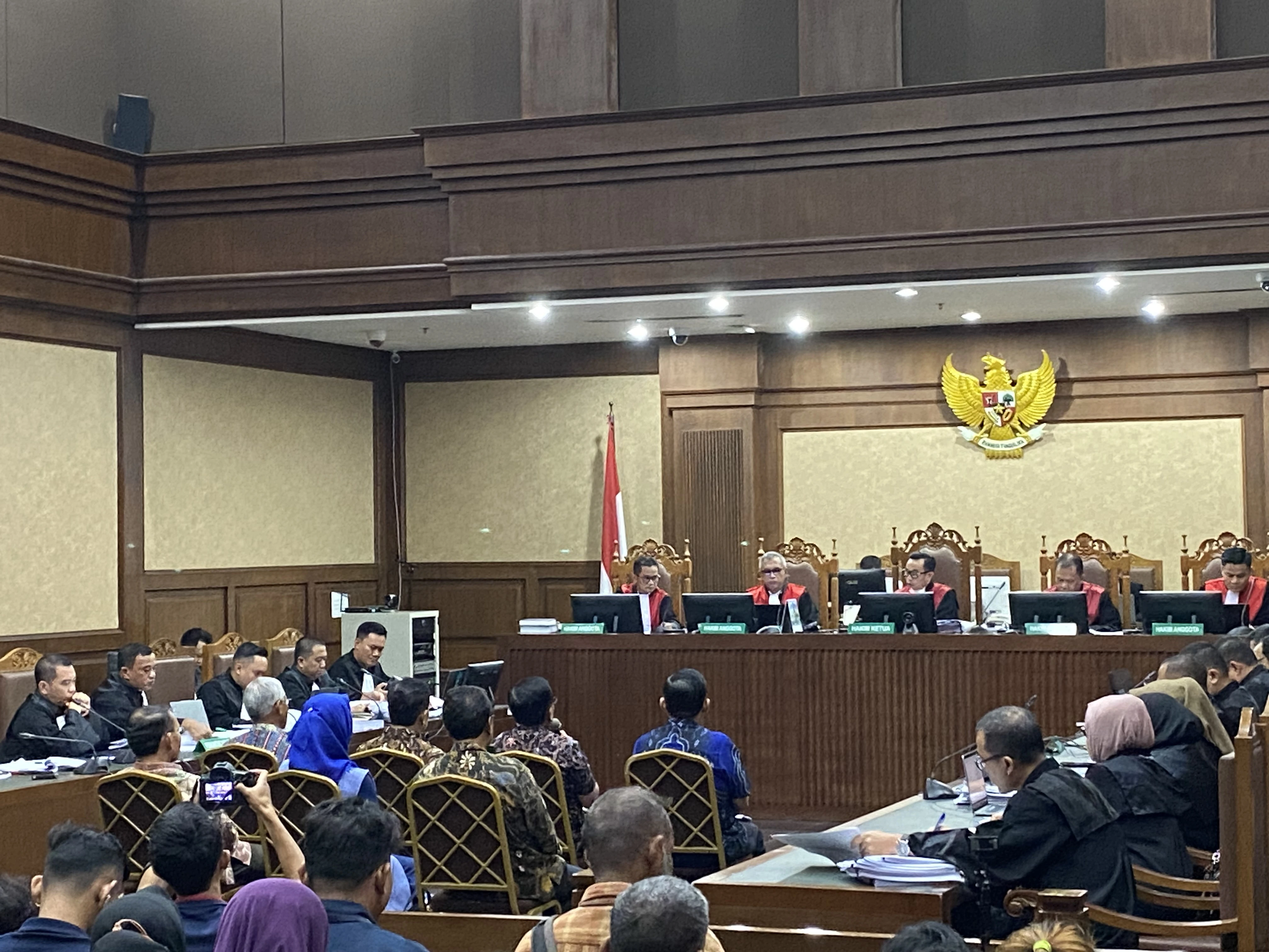 Debat Penggunaan Kamera Pecah di Sidang Nadiem, Hakim Turun Tangan