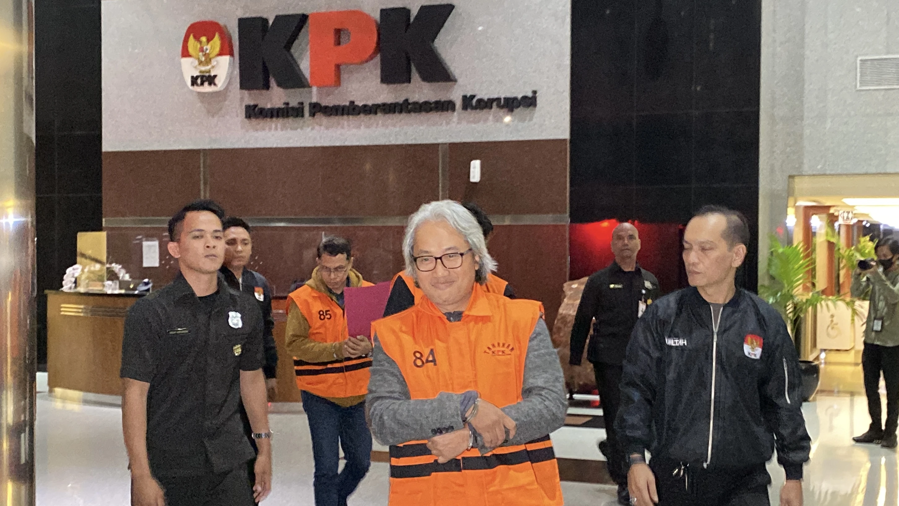 Pakai Rompi Oranye, Mulyono Mengaku Salah Terima Uang