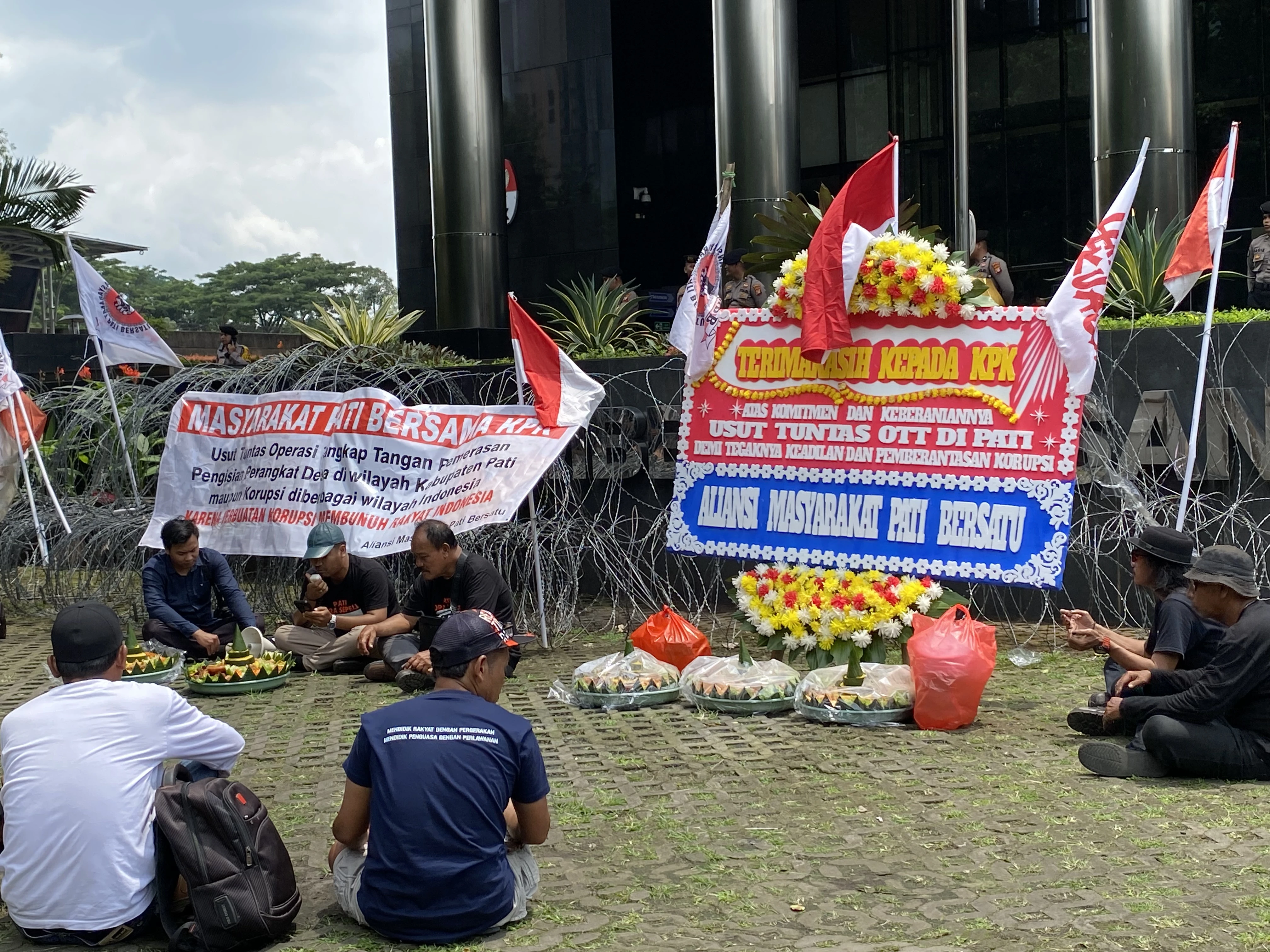 Kawal Kasus Sudewo: Warga Pati Rela Swadaya dan Tempuh Perjalanan Jauh ke KPK