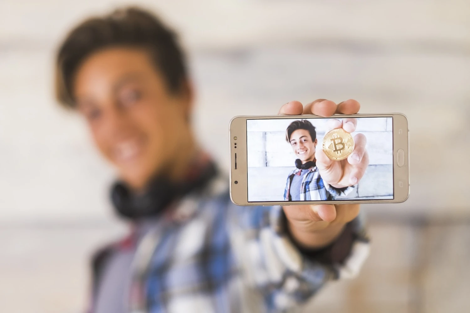 Influencer Kripto dan Parasocial Relationship: Mengapa Publik Gampang Percaya?