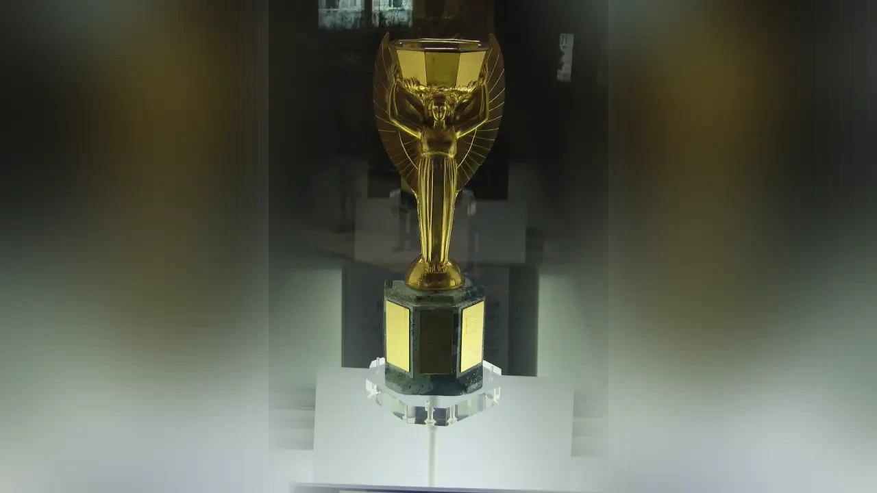Piala jules rimet replica