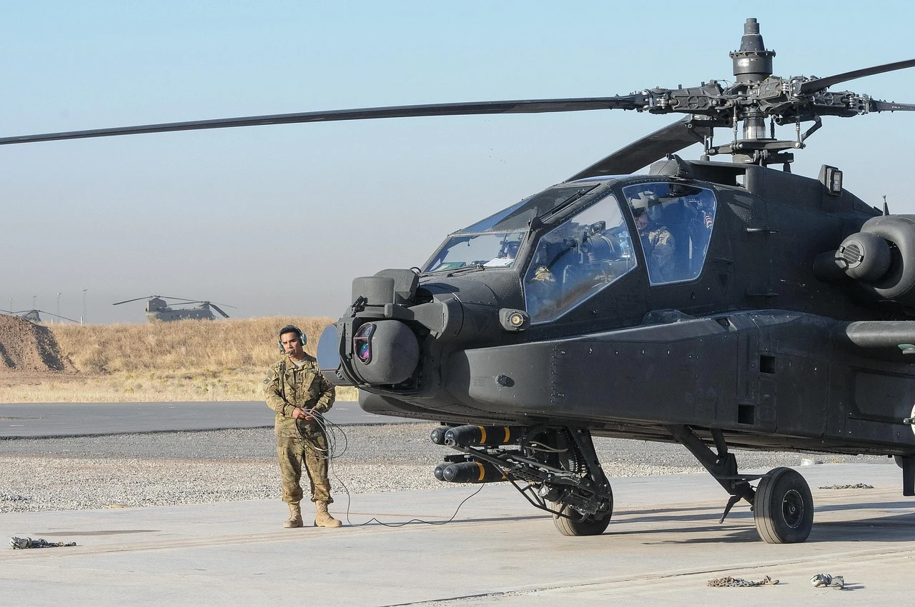 Helikopter Apache AS Jatuh di Selat Hormuz, Dua Pilot Selamat