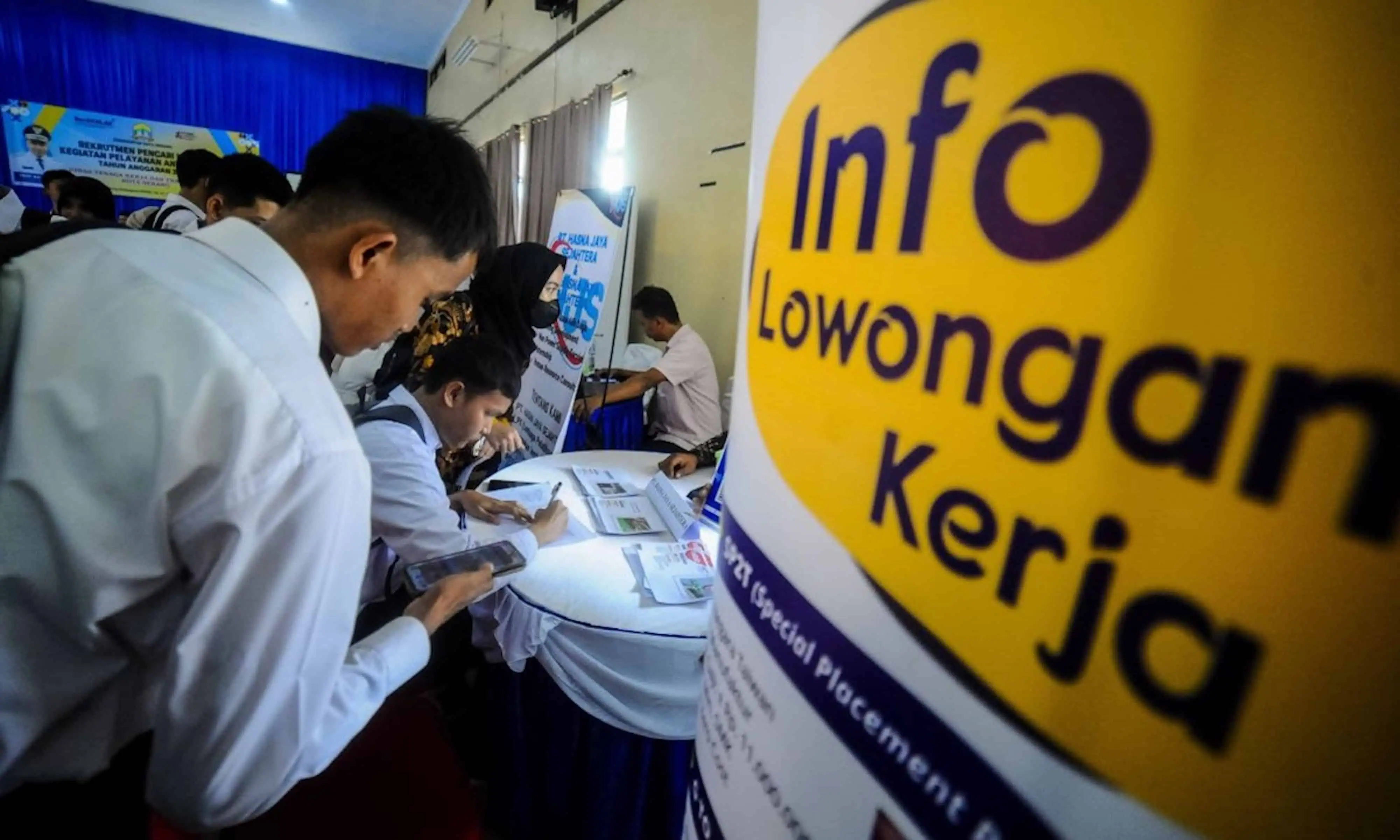 Terungkap! Pilah-Pilih Kerjaan Jadi Biang Kerok Pengangguran Muda RI