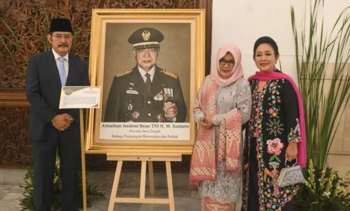 Gelar Pahlawan Nasional Soeharto: Keluarga Santai, Publik Geram