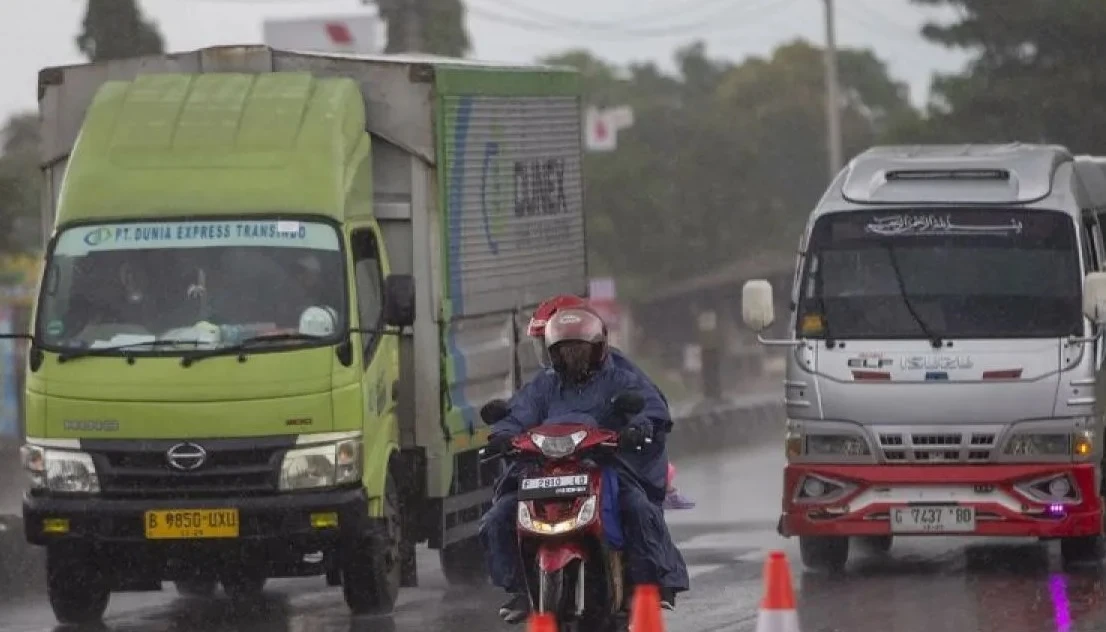 Cuaca Hari Ini, BMKG Laporkan Hujan Lebat akan Turun di 10 Provinsi