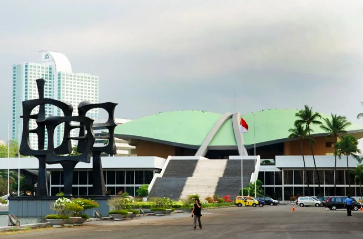 Thailand Bisa Bubarkan Parlemen, Indonesia Berani Bubarkan DPR?