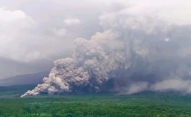 Gunung Semeru Meletus, 5 Hal Ini Dapat Selamatkan Nyawamu Saat Darurat!