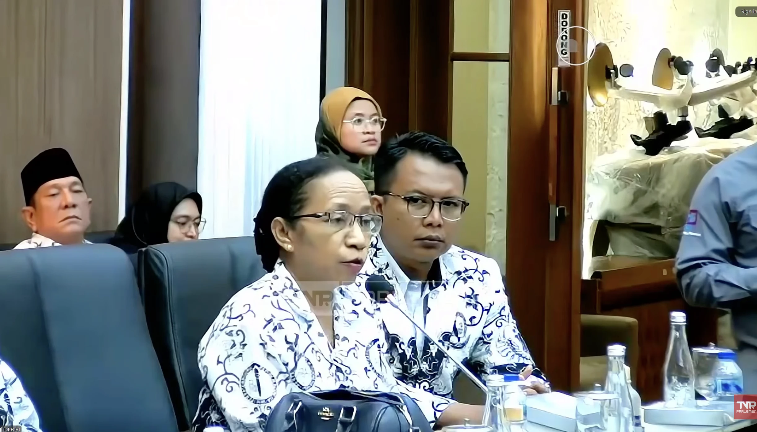 Kepala SMK Negeri 2 Manokwari Regina, guru honorer, pgri