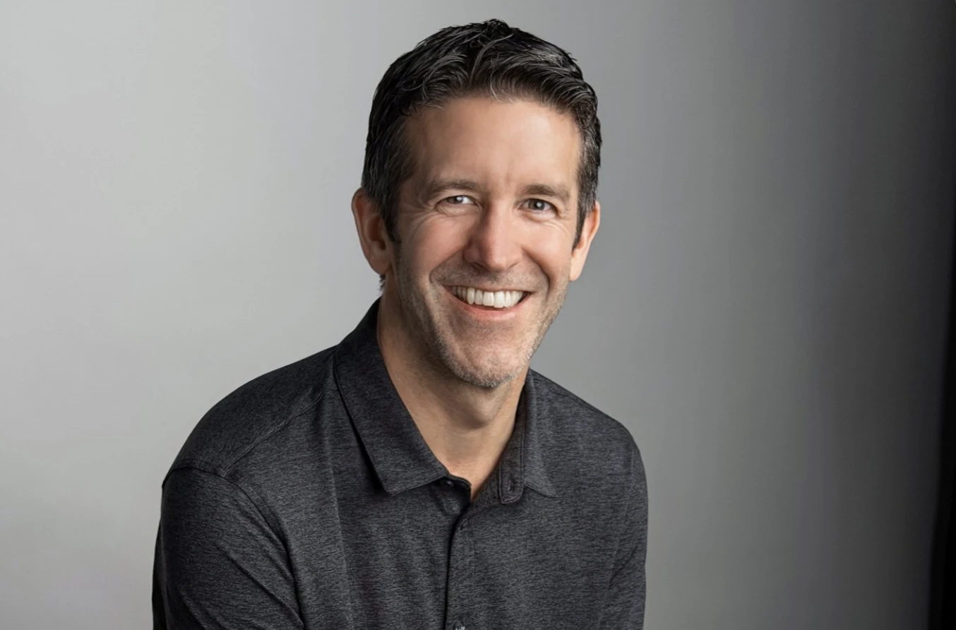 Mengenal Sosok John Ternus, CEO Apple Baru Yang Menggantikan Tim Cook