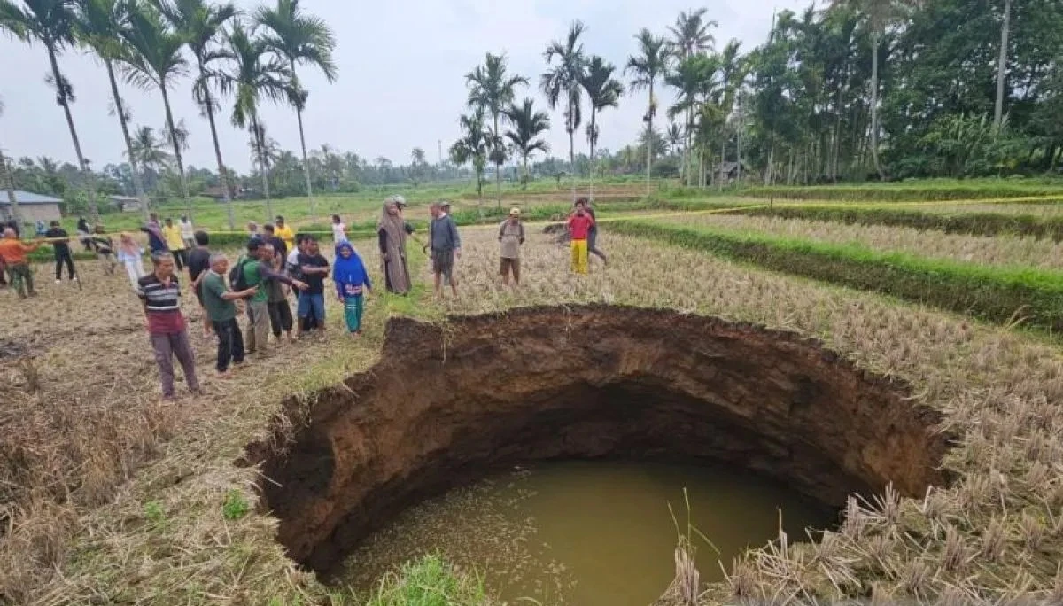 Fenomena Sinkhole Gegerkan Sumbar, Ini Penjelasan dan Penyebabnya