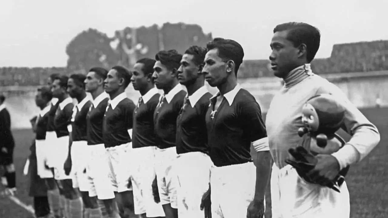 Pemain Timnas Hindia-Belanda yang tampil di Piala Dunia Prancis 1938. (Foto: fifa.com)