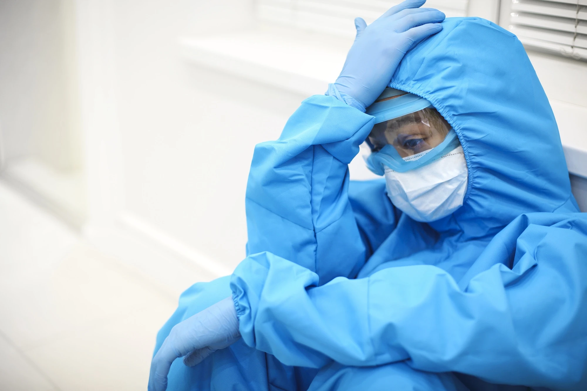 Laporan COVID-19 Inggris: Layanan Kesehatan Nyaris Kolaps, Kebijakan ‘Tetap di Rumah’ Dikritik