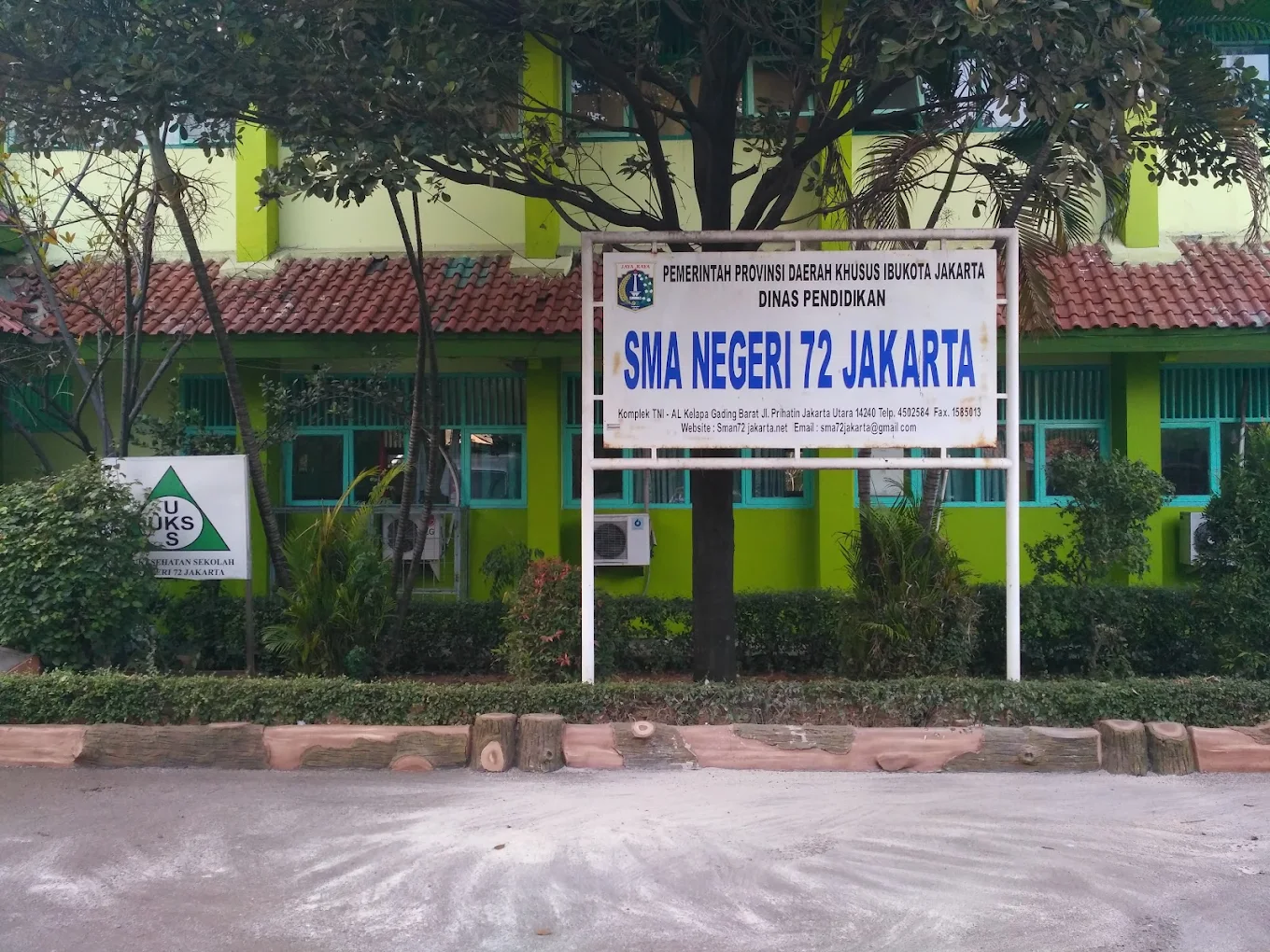 Polisi Terjunkan Gegana Sisir Sumber Ledakan di Masjid Sekolah