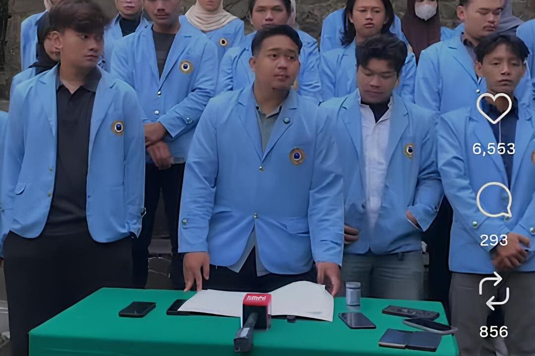 Konferensi Pers Mahasiswa Unisba terkait penyerbuan aparat ke dalam kampus