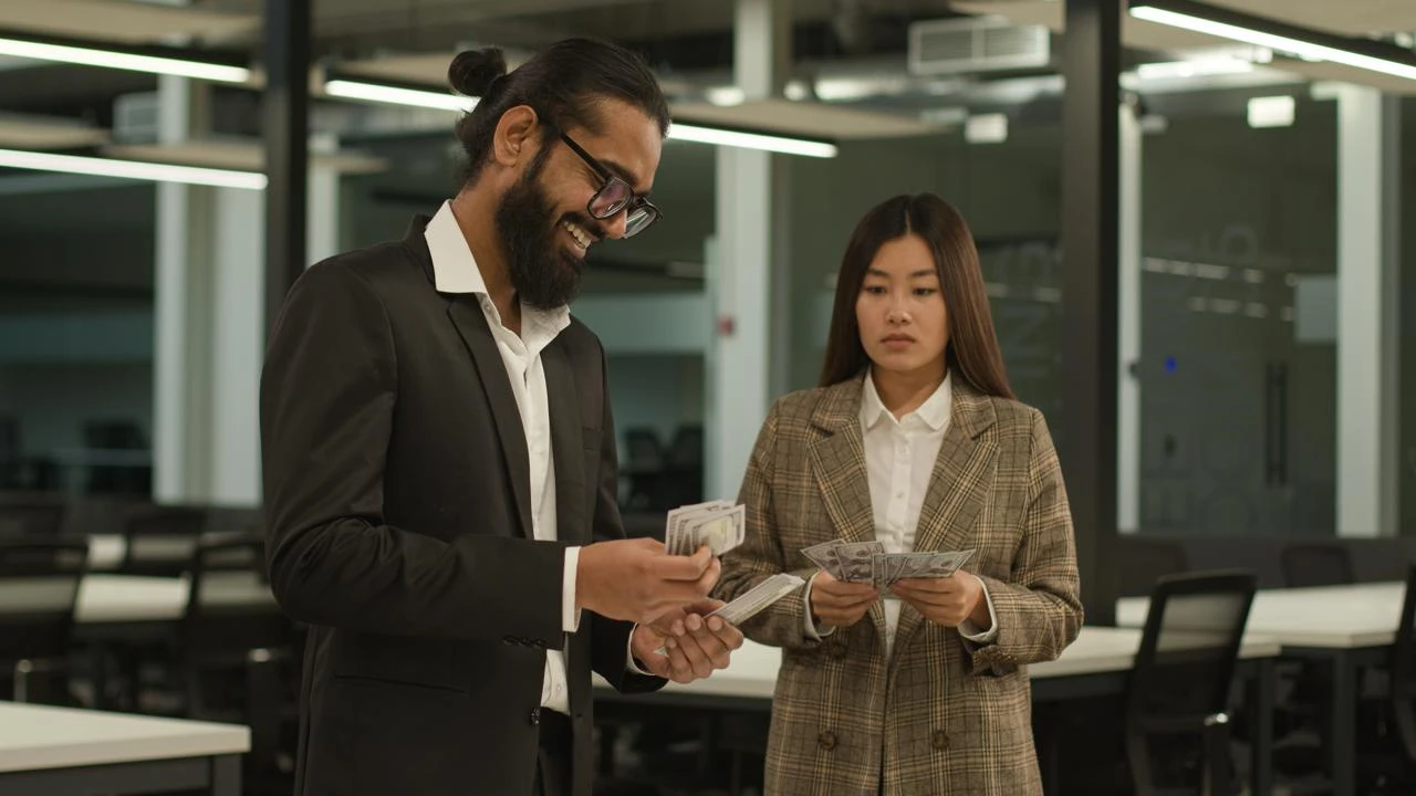 OJK: Debt Collector Masih Diizinkan, Tapi Aturannya Ketat