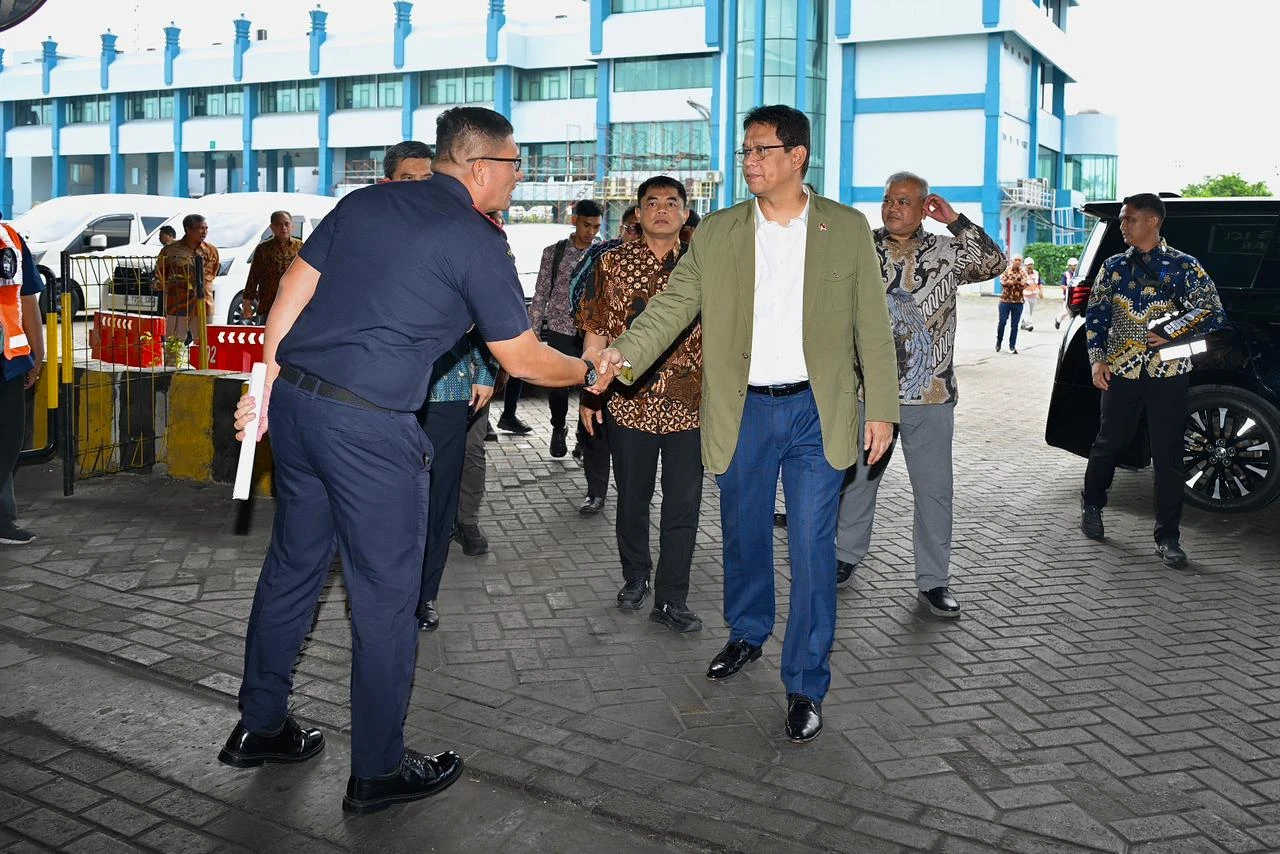 Menkeu Purbaya Tinjau KPPBC TMP Tanjung Perak dan KBLBC Kelas II Surabaya