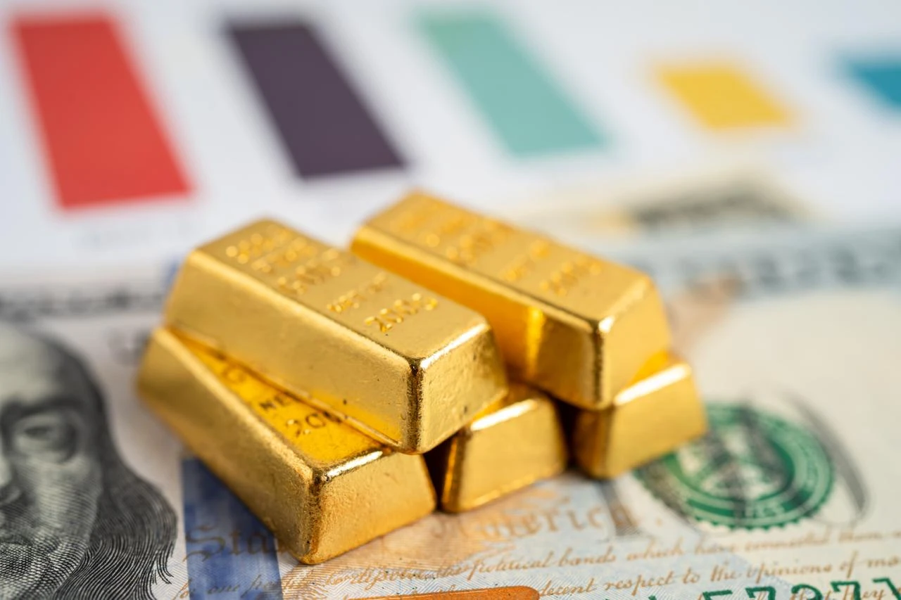 Harga Emas Dunia Anjlok Lebih dari 1% Gara-gara Ini