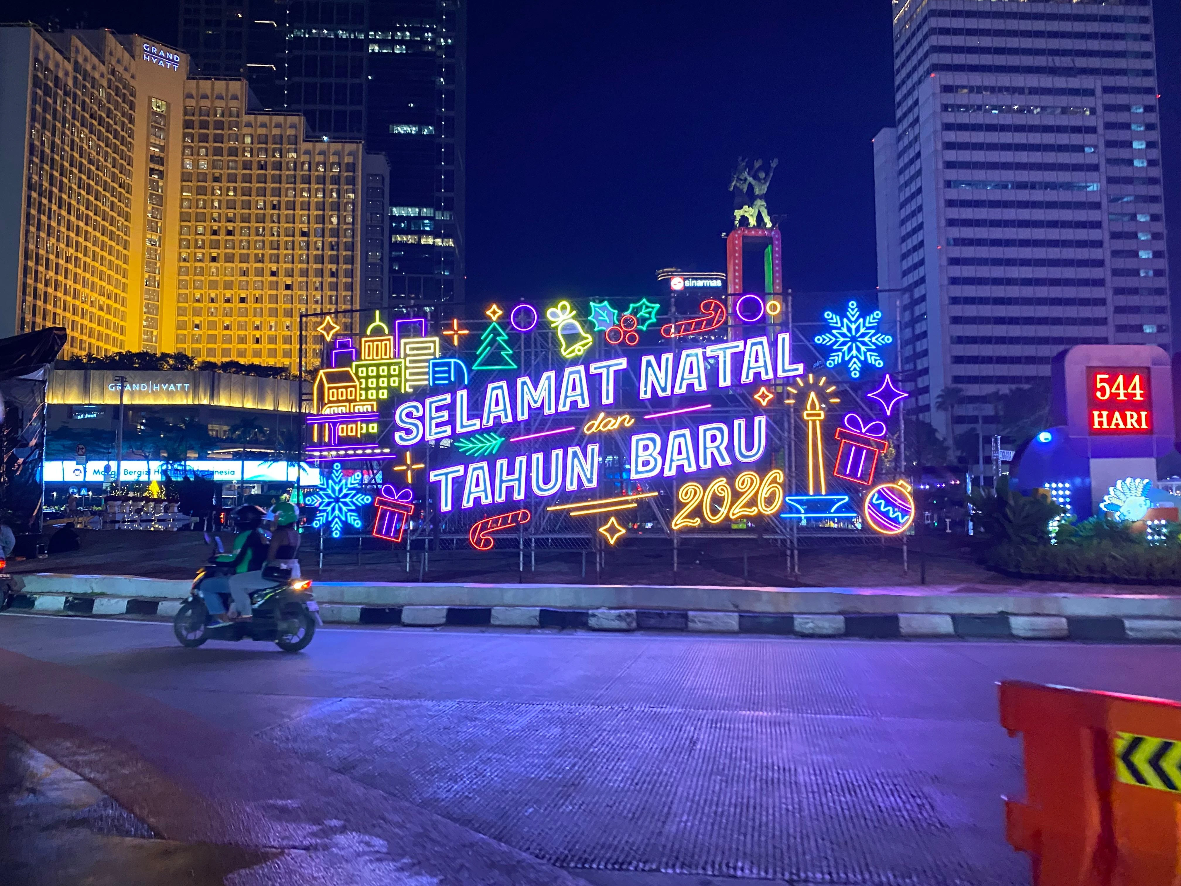 Di Bawah Cahaya Natal Bundaran HI, Jakarta Merawat Toleransi