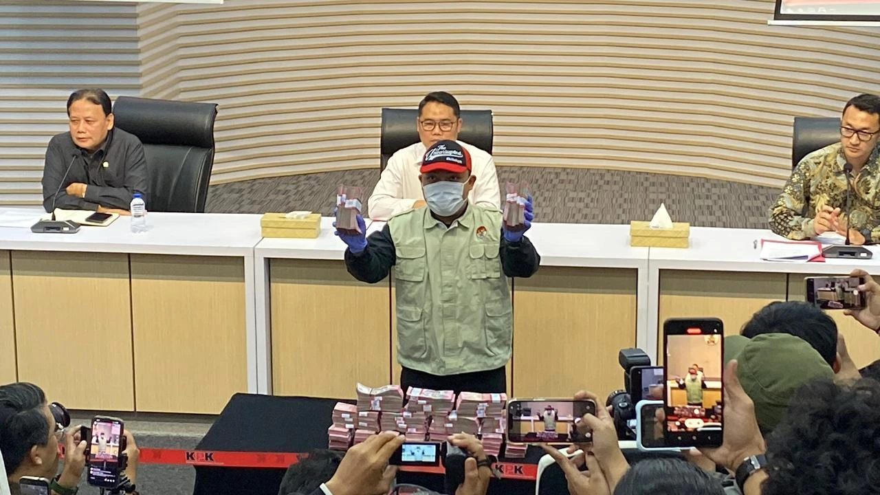 Drama OTT PN Depok Diwarnai Aksi Kejar-kejaran hingga Penyerahan Ransel Rp850 Juta di Arena Golf