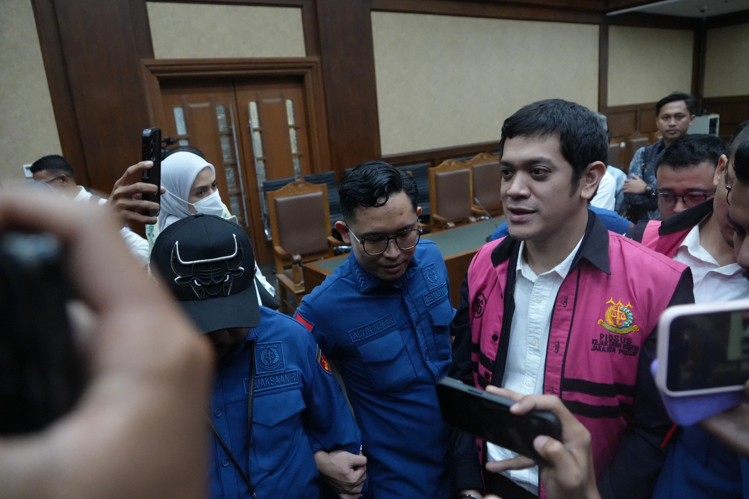 Selewengkan BBM, Sembilan Terdakwa Korupsi Pertamina Divonis 9 hingga 15 Tahun Penjara