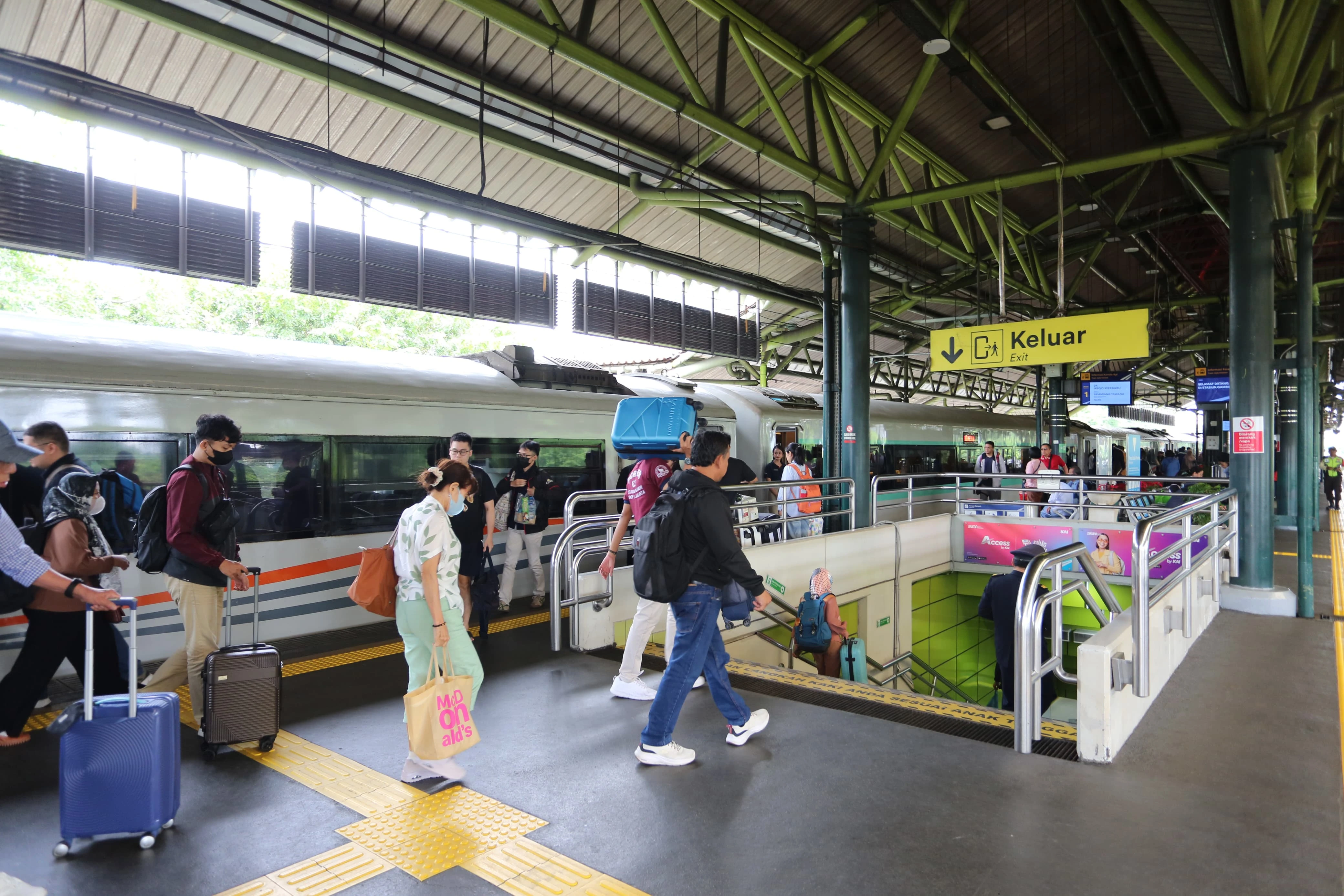 Puncak Arus Balik Lebaran, 52.926 Penumpang Kereta Api Tiba di Jakarta