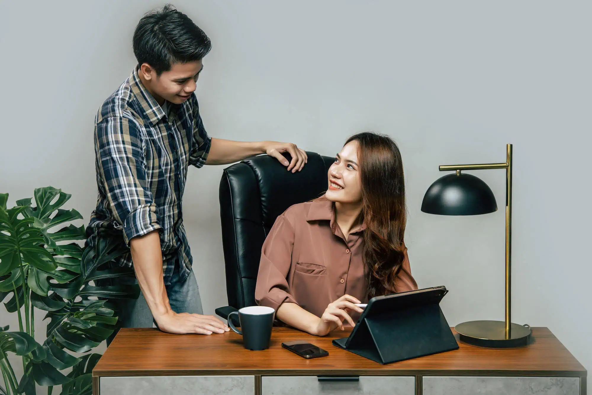 Eits! 75% Orang Pernah Pacaran Sama Teman Kantor? Ini Faktanya